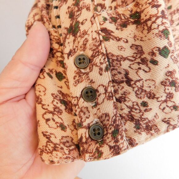 We The Free Thermal Henley Button Floral Boho Thermal Top Medium Buttons Tan NWT - Picture 6 of 16